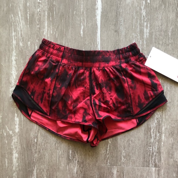Lululemon Hotty Hot Short II 2.5" *Game Day - Picture 5 of 7